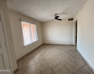 4014 W Christy Drive - Photo Thumbnail 4