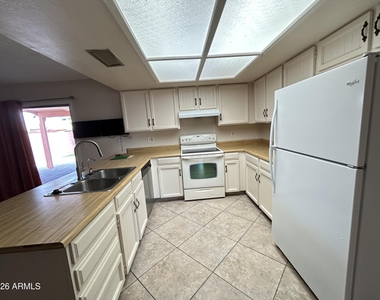 4014 W Christy Drive - Photo Thumbnail 5