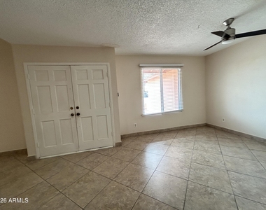 4014 W Christy Drive - Photo Thumbnail 3