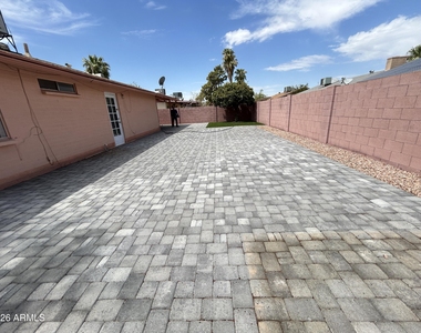 4014 W Christy Drive - Photo Thumbnail 16