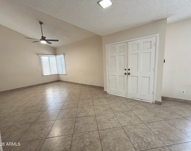 4014 W Christy Drive - Photo Thumbnail 1