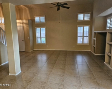 16833 W Bradford Way - Photo Thumbnail 6