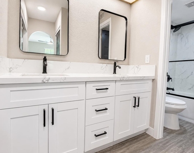 819 N College Avenue - Photo Thumbnail 10