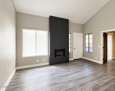 819 N College Avenue - Photo Thumbnail 3