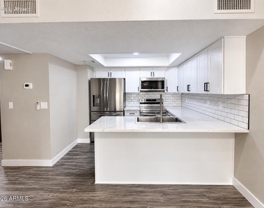 819 N College Avenue - Photo Thumbnail 5