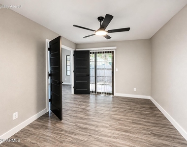 819 N College Avenue - Photo Thumbnail 8