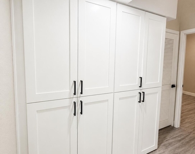 819 N College Avenue - Photo Thumbnail 12