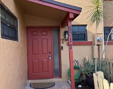 8017 Nw 27th Court - Photo Thumbnail 2