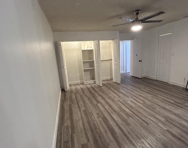 8017 Nw 27th Court - Photo Thumbnail 7