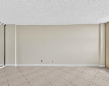 1150 Hillsboro Mile - Photo Thumbnail 42