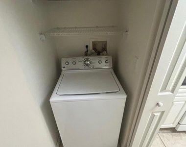 272 Se Kitching Circle - Photo Thumbnail 11