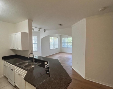 272 Se Kitching Circle - Photo Thumbnail 9