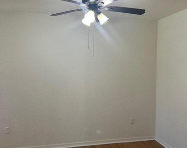 272 Se Kitching Circle - Photo Thumbnail 2