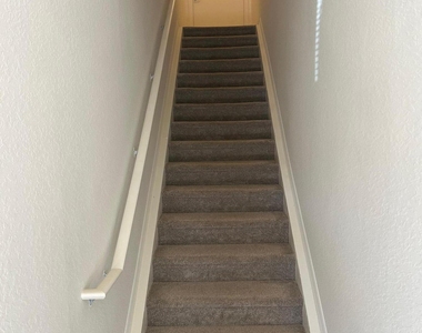 272 Se Kitching Circle - Photo Thumbnail 1