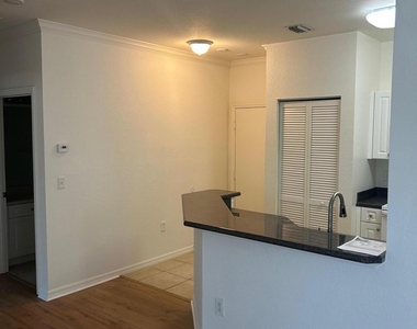 272 Se Kitching Circle - Photo Thumbnail 13