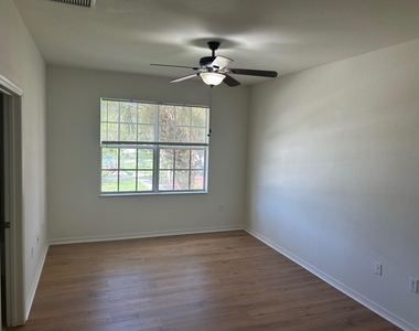 272 Se Kitching Circle - Photo Thumbnail 4
