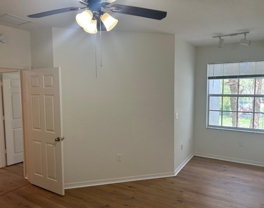 272 Se Kitching Circle - Photo Thumbnail 3