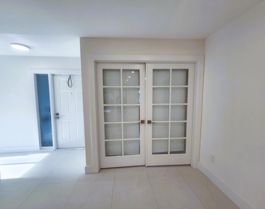 30 Pelican Pointe Drive - Photo Thumbnail 6