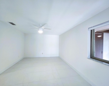 30 Pelican Pointe Drive - Photo Thumbnail 9