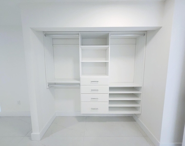 30 Pelican Pointe Drive - Photo Thumbnail 5