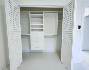 30 Pelican Pointe Drive - Photo Thumbnail 3