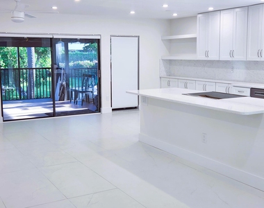 30 Pelican Pointe Drive - Photo Thumbnail 2