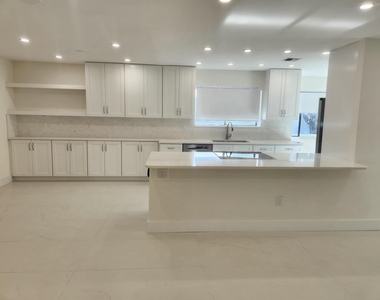 30 Pelican Pointe Drive - Photo Thumbnail 14