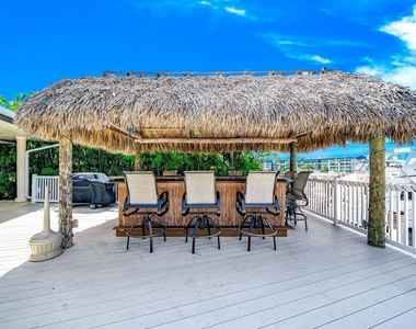 30 Pelican Pointe Drive - Photo Thumbnail 15