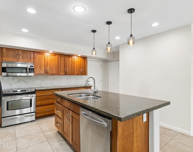 6756 W Morrow Drive - Photo Thumbnail 11