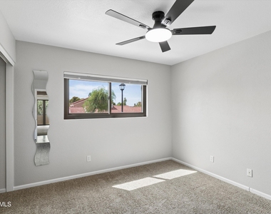 6756 W Morrow Drive - Photo Thumbnail 25