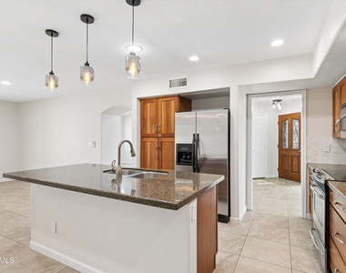 6756 W Morrow Drive - Photo Thumbnail 13