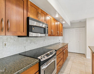 6756 W Morrow Drive - Photo Thumbnail 14