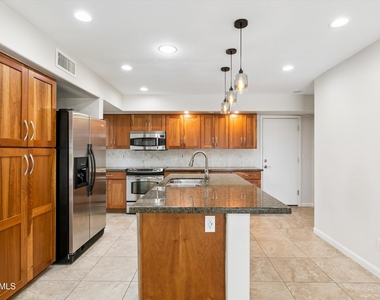 6756 W Morrow Drive - Photo Thumbnail 12