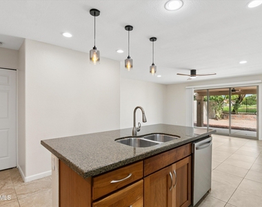 6756 W Morrow Drive - Photo Thumbnail 15