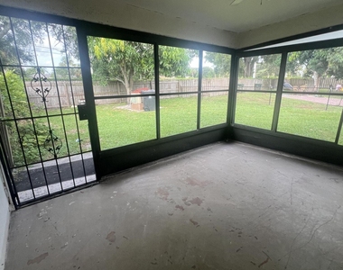 1348 Riverside Circle - Photo Thumbnail 7