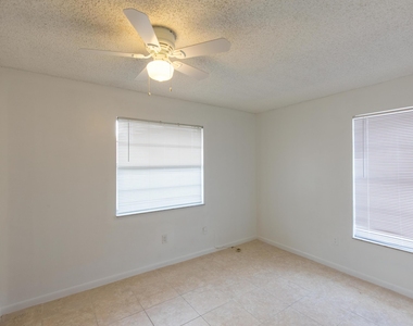 1348 Riverside Circle - Photo Thumbnail 3