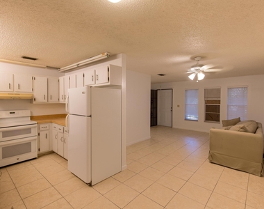 1348 Riverside Circle - Photo Thumbnail 2