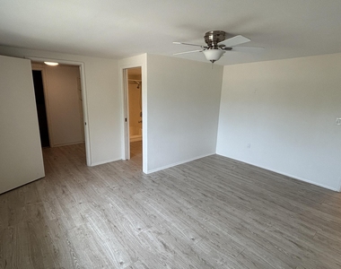 10606 W Oakmont Drive - Photo Thumbnail 9