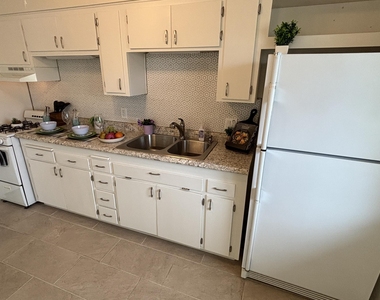 10606 W Oakmont Drive - Photo Thumbnail 7