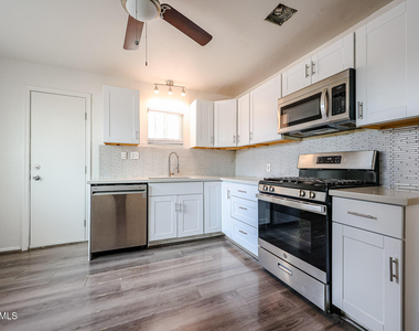 2919 E Oak Place - Photo Thumbnail 9