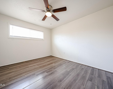 2919 E Oak Place - Photo Thumbnail 14
