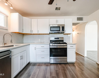 2919 E Oak Place - Photo Thumbnail 11