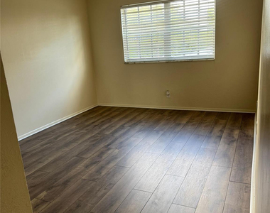1407 Ne 56th Street - Photo Thumbnail 13
