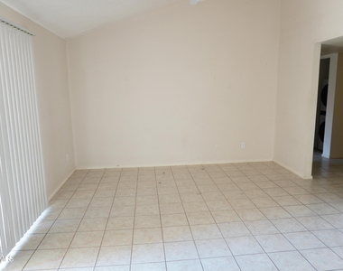 10610 S 48th Street - Photo Thumbnail 7