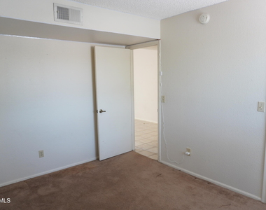 10610 S 48th Street - Photo Thumbnail 8