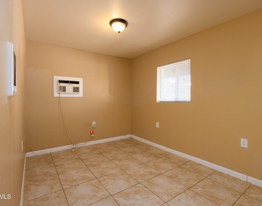 2501 W Belmont Avenue - Photo Thumbnail 8