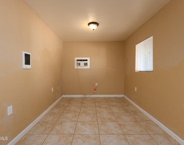 2501 W Belmont Avenue - Photo Thumbnail 7