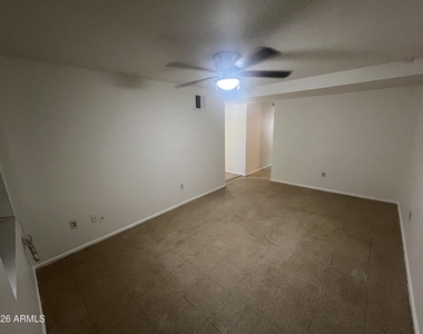 10017 N 7th Place - Photo Thumbnail 3