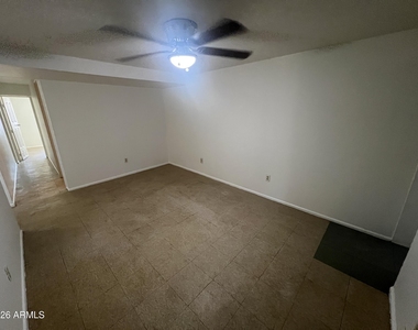 10017 N 7th Place - Photo Thumbnail 4