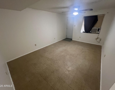 10017 N 7th Place - Photo Thumbnail 5